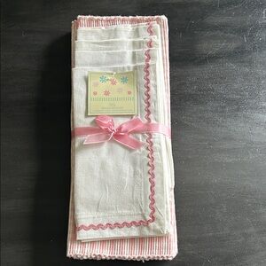 New Pink and White Napkin/placemat Set